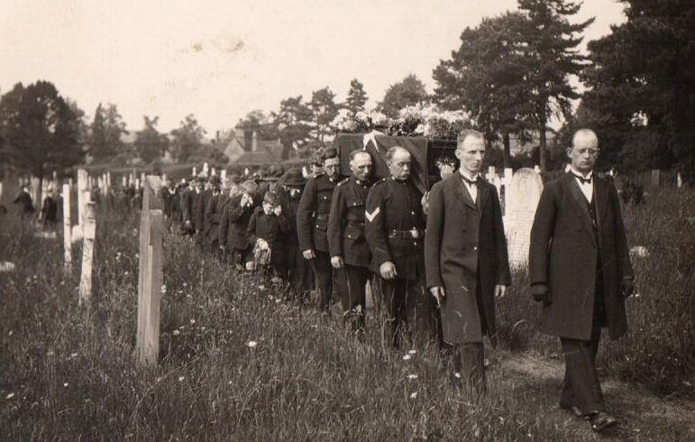 Brothers Ron and John Stoneman direct a funeral together in Reigate, circa 1930.